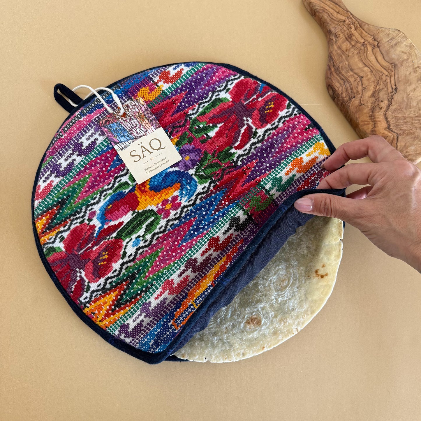 Embroidered bag to keep the tortillas or bread warm